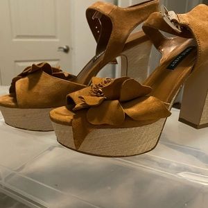 Nine West heels brown & cream colored